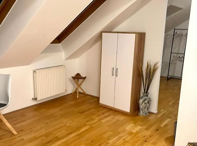 Klimatisiertes, Ruhiges Dachgeschoss Cityapartment Im Zentrum Wiens Apartament Wiedeń